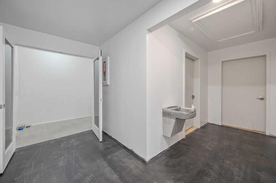 More Photos Of 1520 N Government Way, Coeur d'Alene Showroom For Sale