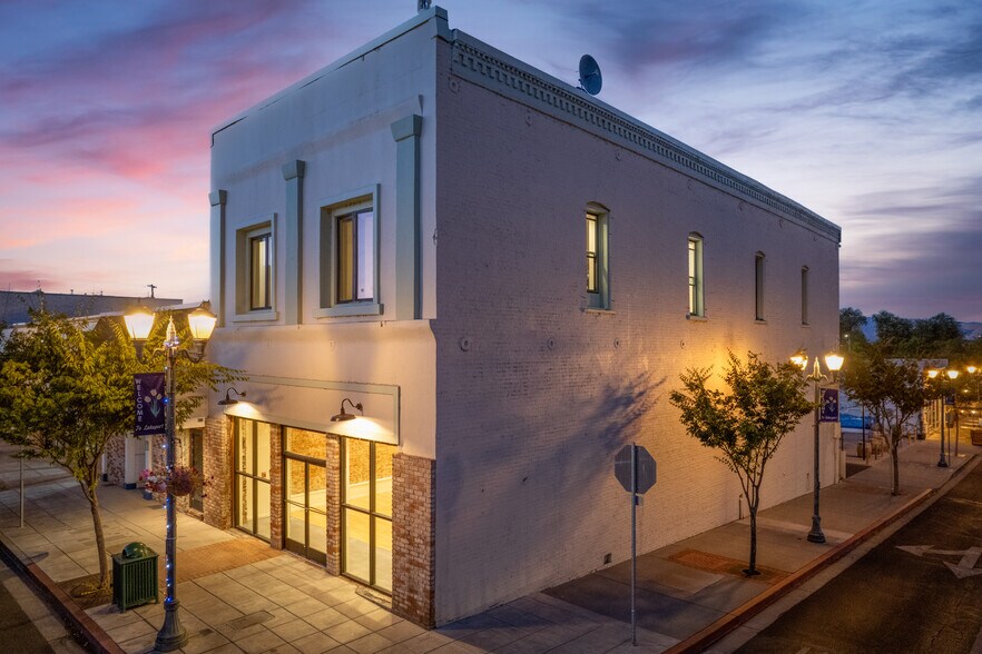 More Photos Of 302 N Main St, Lakeport Storefront For Sale