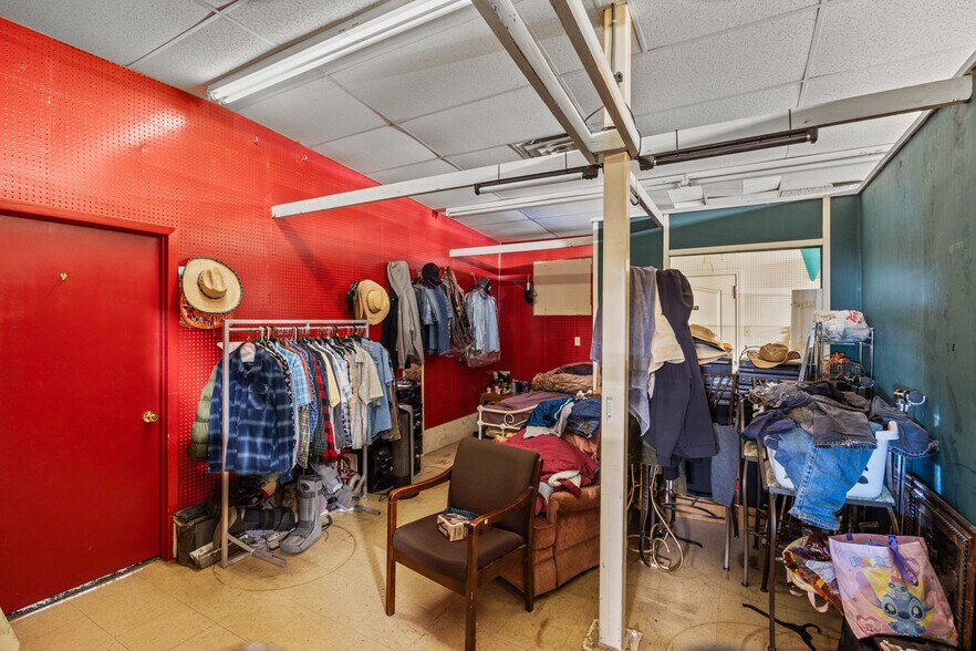 More Photos Of 1308 N Austin, Seguin Freestanding For Lease