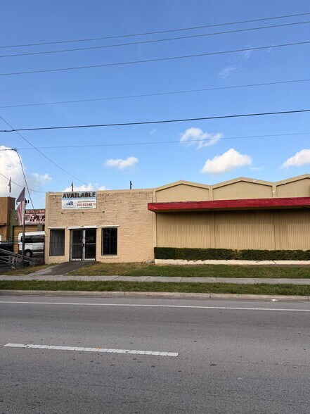 More Photos Of 9360 NW 27th Ave, Miami Freestanding For Lease