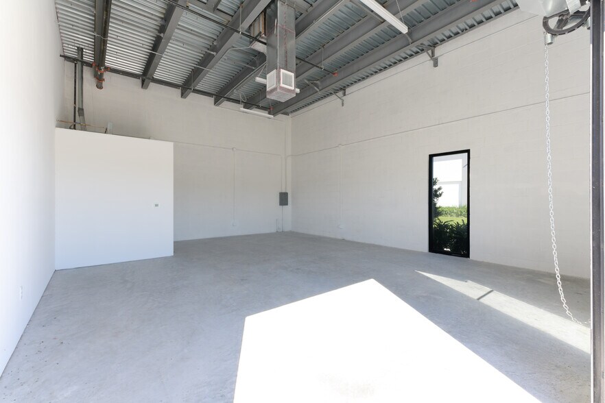 More Photos Of 230 N Congress, Lake Park Flex For Lease