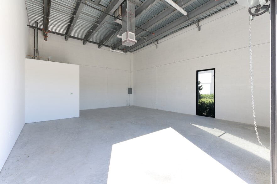 More Photos Of 230 N Congress, Lake Park Flex For Lease