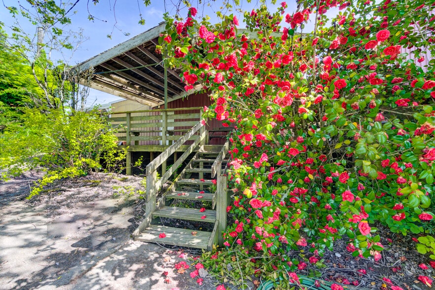 More Photos Of 18400 N Highway 99 W, Dayton Light Manufacturing For Sale