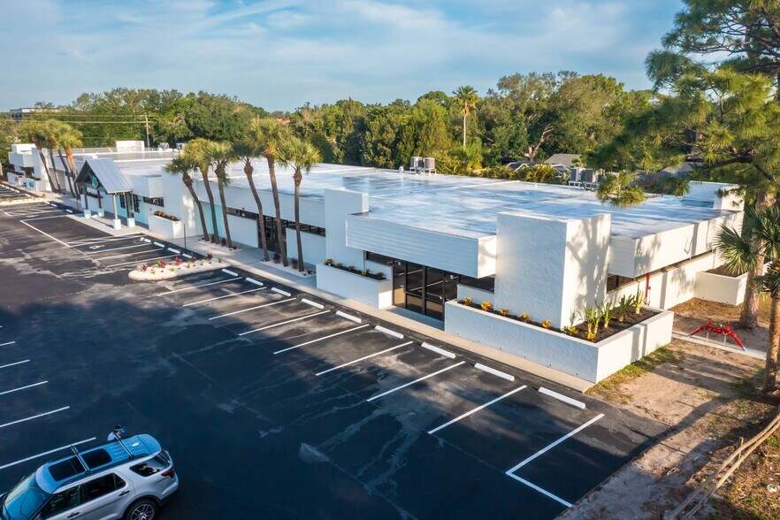 More Photos Of 3801 Bee Ridge Rd, Sarasota Storefront For Lease