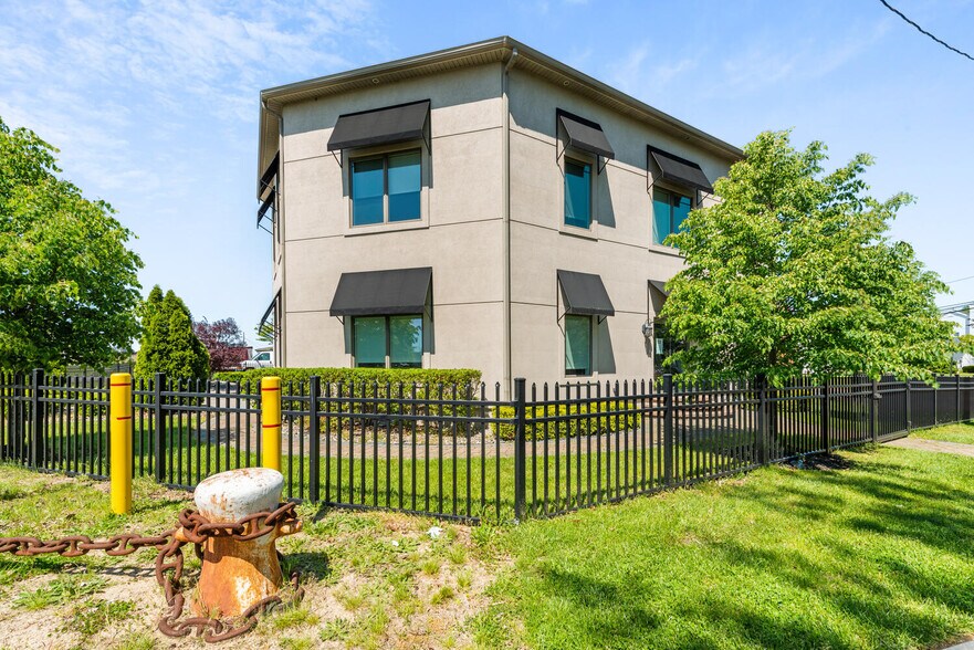 More Photos Of 322 Beers St, Keyport Office For Lease