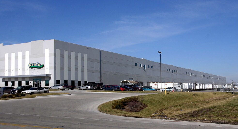 More Photos Of 29 W Gateway Commerce Dr, Edwardsville Distribution For Lease