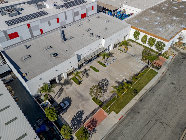 More Photos Of 15939 Illinois Ave, Paramount Distribution For Sale