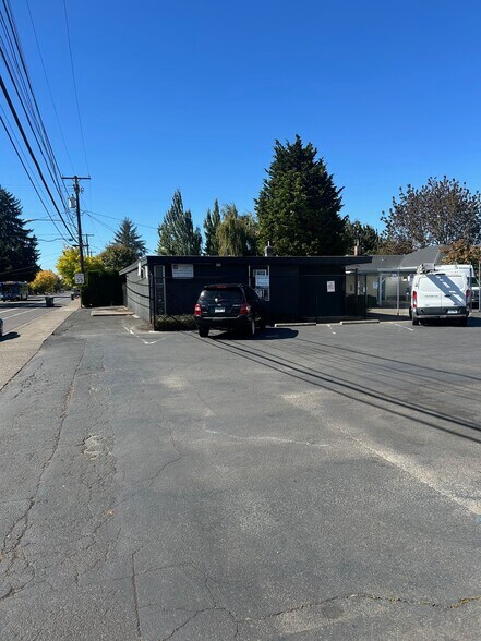 More Photos Of 800-818 Or-99 Hwy, Eugene General Retail For Sale