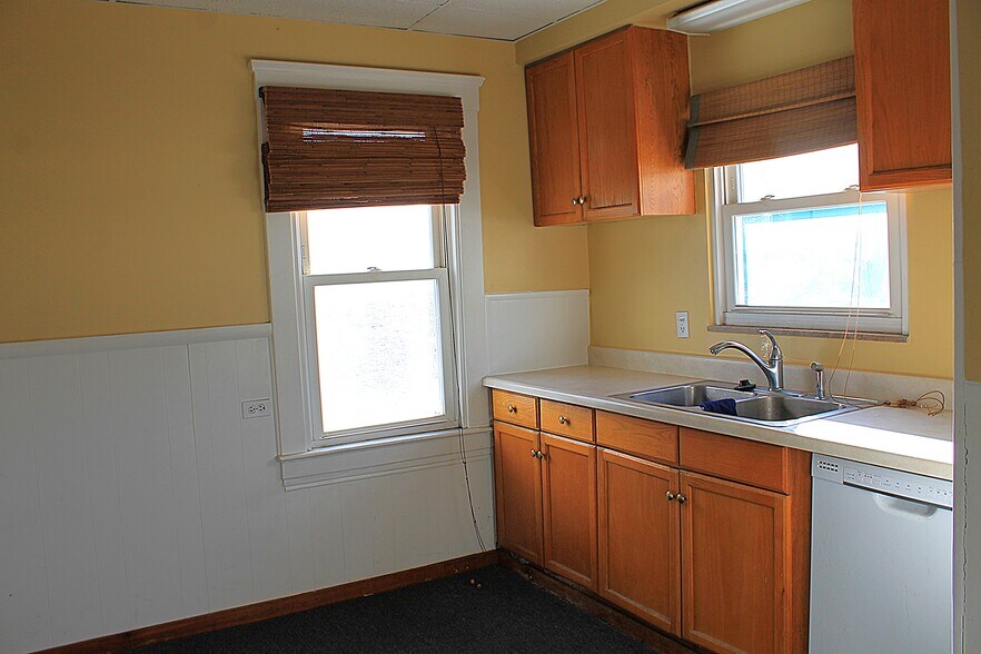 More Photos Of 988 E 185th St, Cleveland Office For Sale