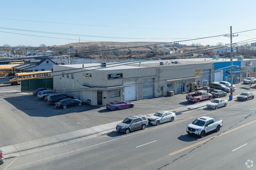 More Photos Of 3533-3539 Lawson Blvd, Oceanside Warehouse For Lease