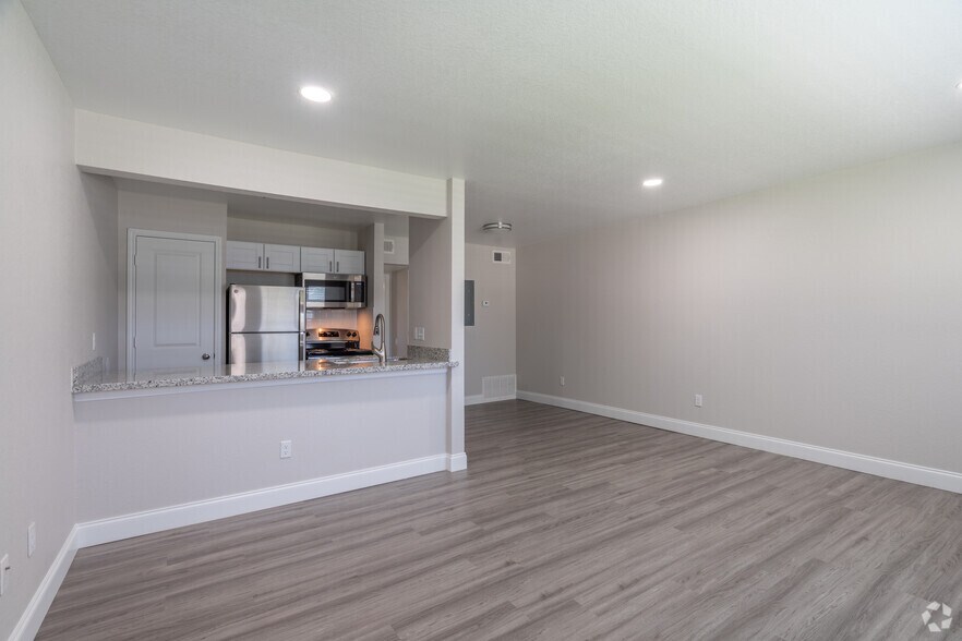 More Photos Of 1600 Avenue M, South Houston Apartments For Sale