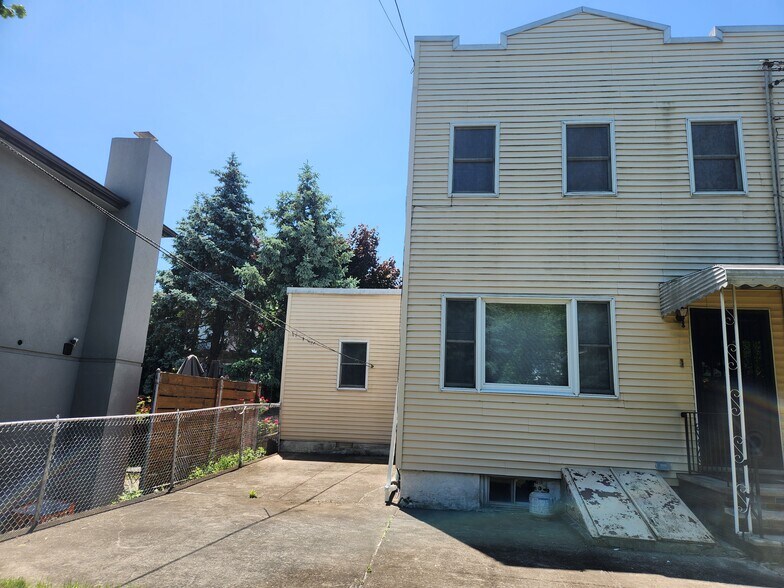 More Photos Of 6114 56th Dr, Maspeth Multifamily For Sale