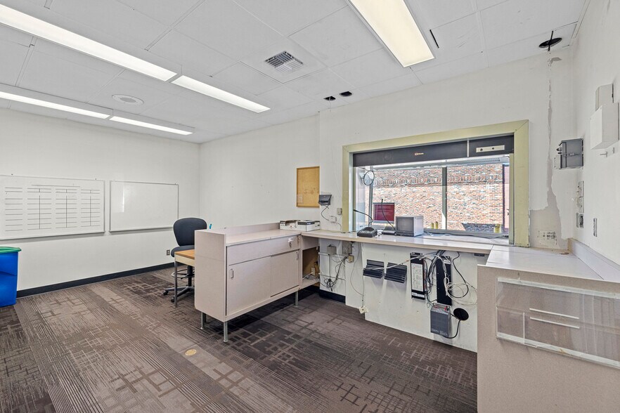 More Photos Of 501 N Olympic Ave, Arlington Bank For Lease