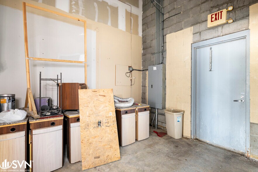 More Photos Of 524 W New Circle Rd, Lexington General Retail For Lease