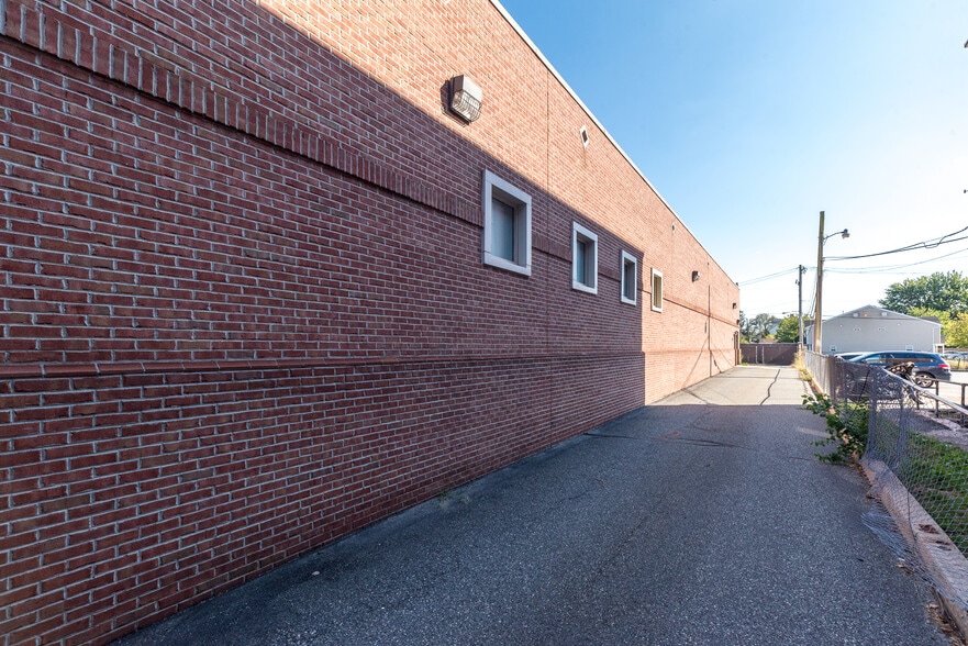 More Photos Of 340 E High St, Pottstown Drugstore For Sale