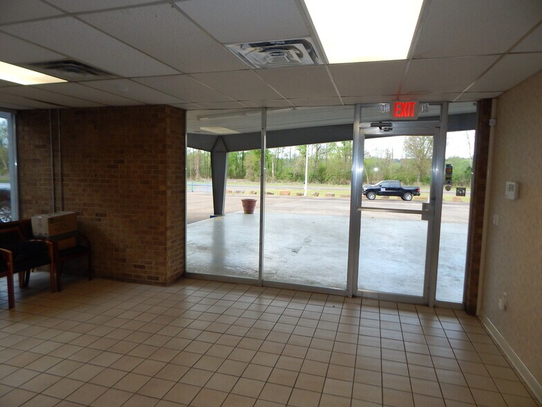 More Photos Of 143 Texas Highway 49, Hughes Springs Auto Repair For Sale