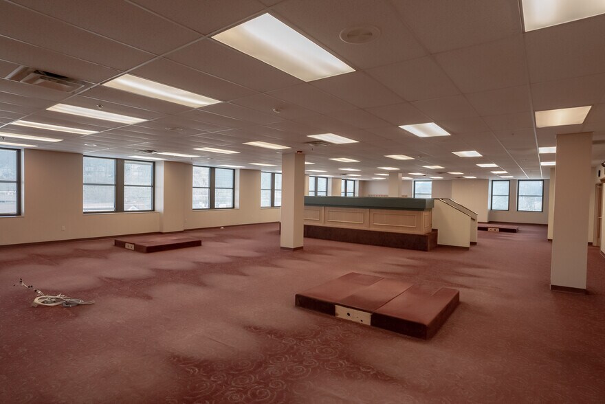 More Photos Of 253 E Washington St, New Castle Office For Lease