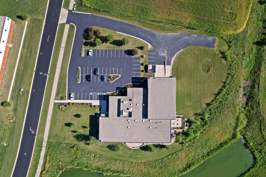 More Photos Of 1071 Uniek Dr, Waunakee Flex For Sale