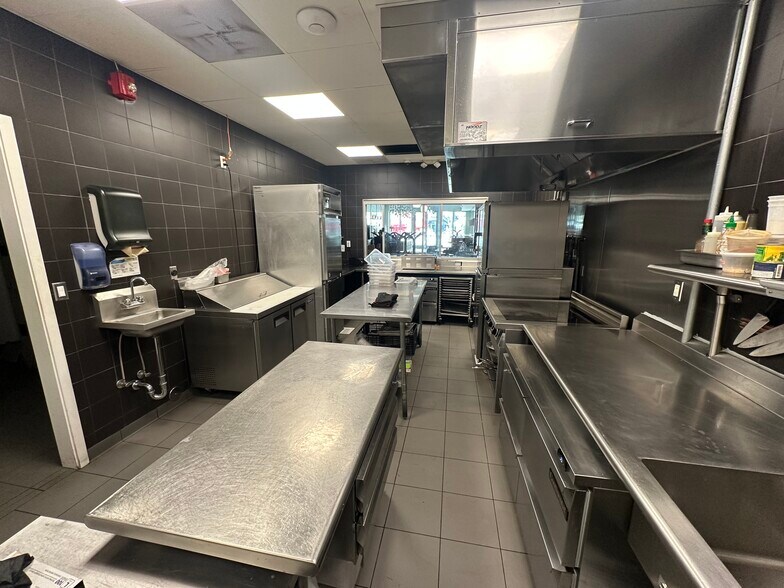 More Photos Of 366 Miracle Mile, Coral Gables Restaurant For Sale