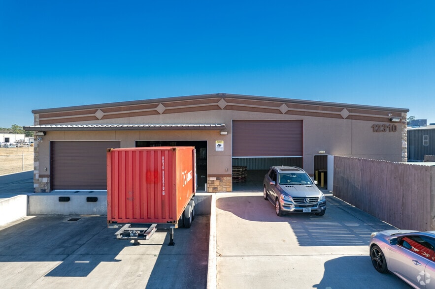 More Photos Of 12306 Shiloh Church Rd, Houston Warehouse For Lease