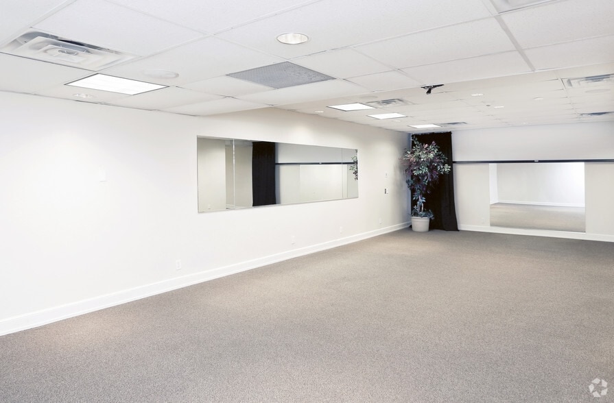 More Photos Of 8355 Walnut Hill Ln, Dallas Medical For Sale