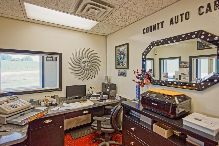 More Photos Of 4373 S Lee Hwy, Natural Bridge Service For Sale