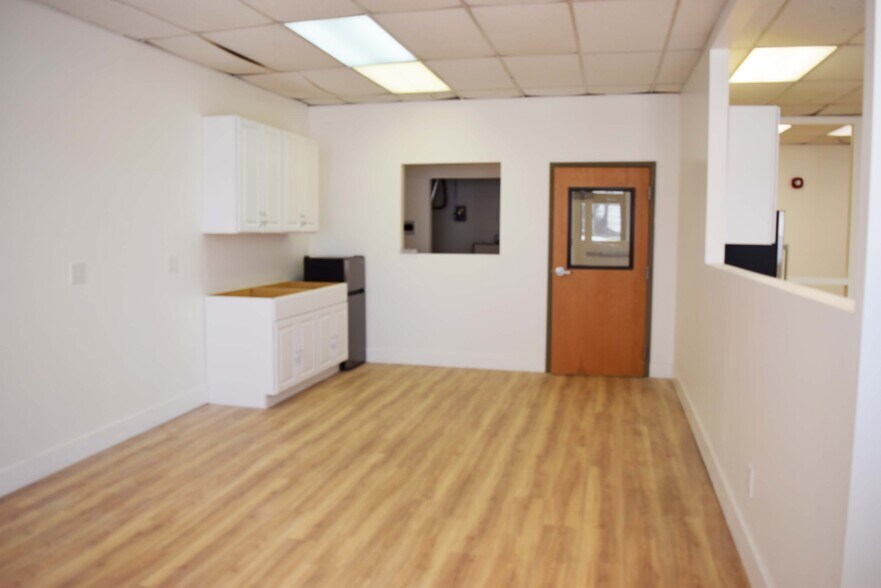 More Photos Of 5600 Raytown Rd, Raytown Office For Sale