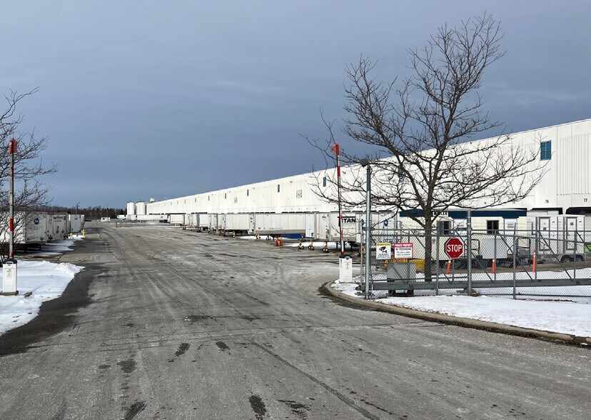 More Photos Of 99 Savannah Oaks Dr, Brantford Distribution For Lease