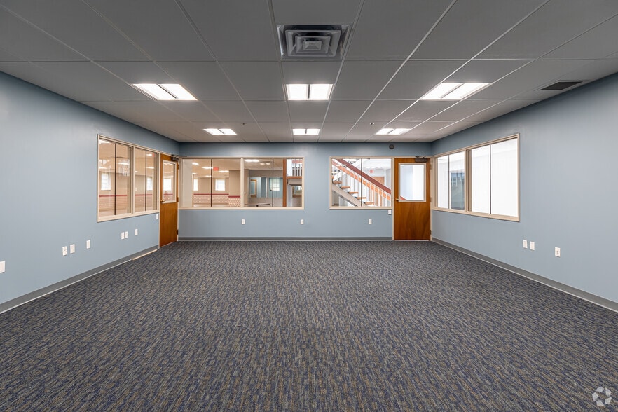 More Photos Of 215 Moody Rd, Enfield Manufacturing For Lease