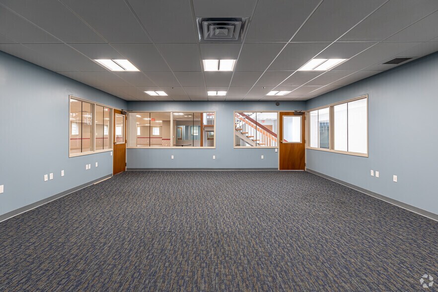More Photos Of 215 Moody Rd, Enfield Manufacturing For Lease