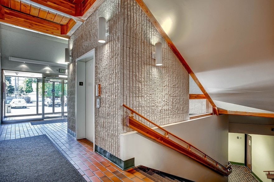 More Photos Of 363 S Harlan St, Lakewood Office For Lease