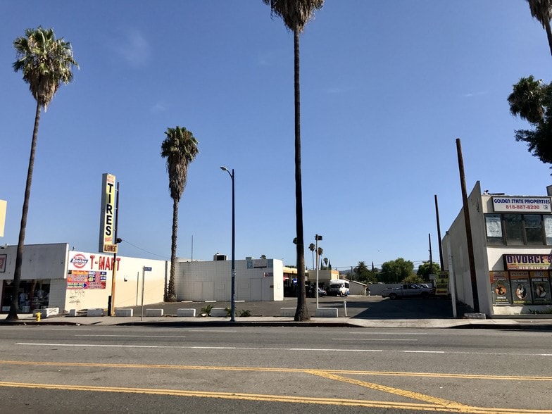 More Photos Of 20930 Sherman Way, Canoga Park Auto Dealership For Lease