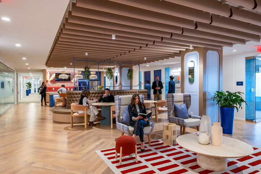 More Photos Of 1750 Tysons Blvd, McLean Coworking Space