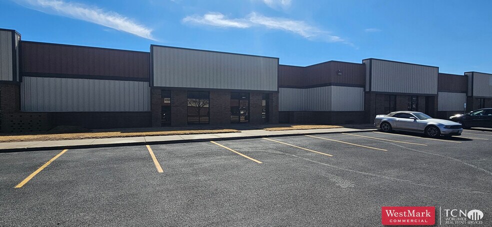 More Photos Of 6035 45th St, Lubbock Showroom For Lease