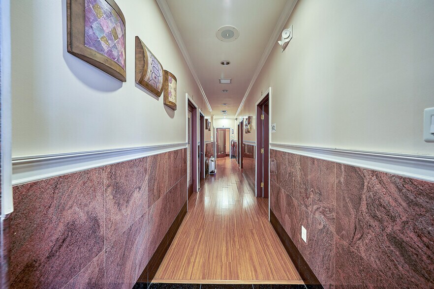 More Photos Of 10211 Balboa Blvd, Northridge Health Club For Sale