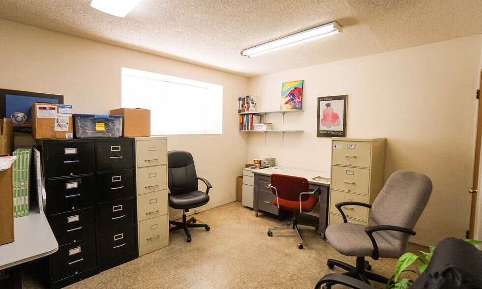 More Photos Of 1413 Sam Bass Rd, Round Rock Warehouse For Lease