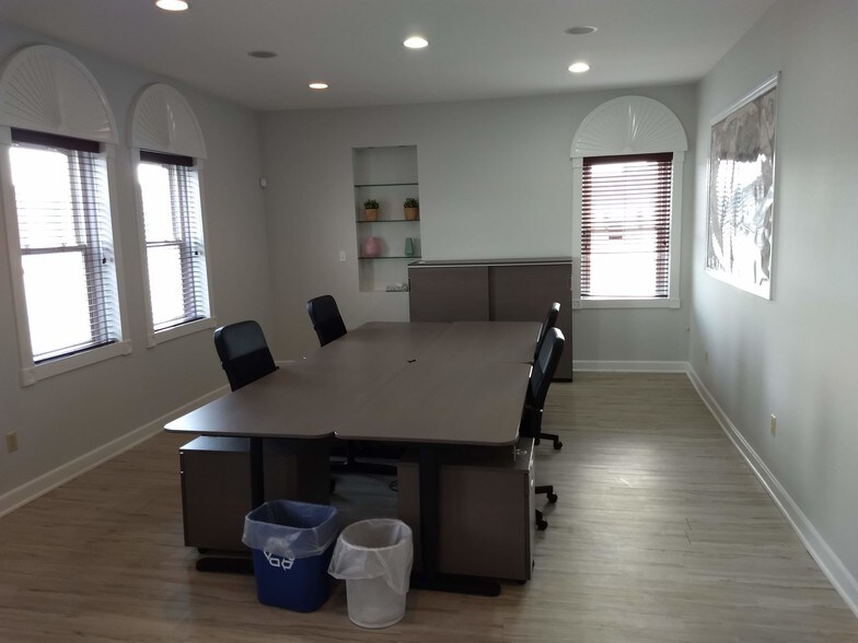 More Photos Of 17-19 Beechwood Rd, Summit General Retail For Sale