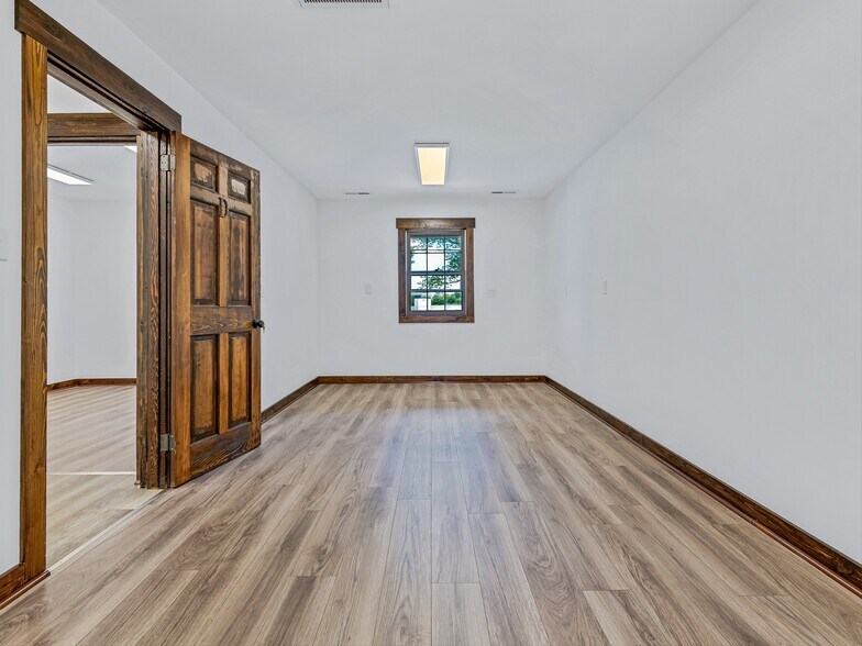 More Photos Of 5 Doctors Park, Asheville Medical For Lease