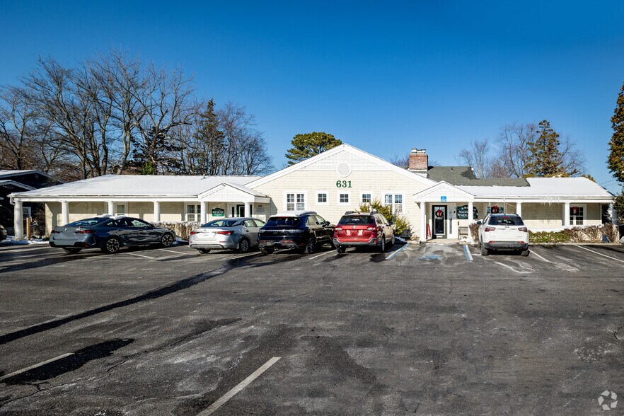 More Photos Of 631 Montauk Hwy, West Islip Medical For Lease