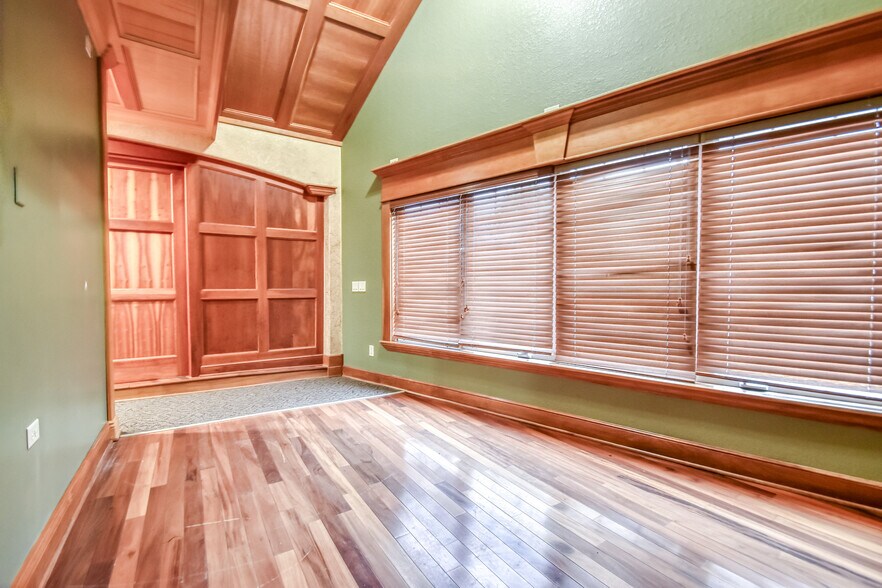 More Photos Of 4199 Main St, Perry Flex For Sale