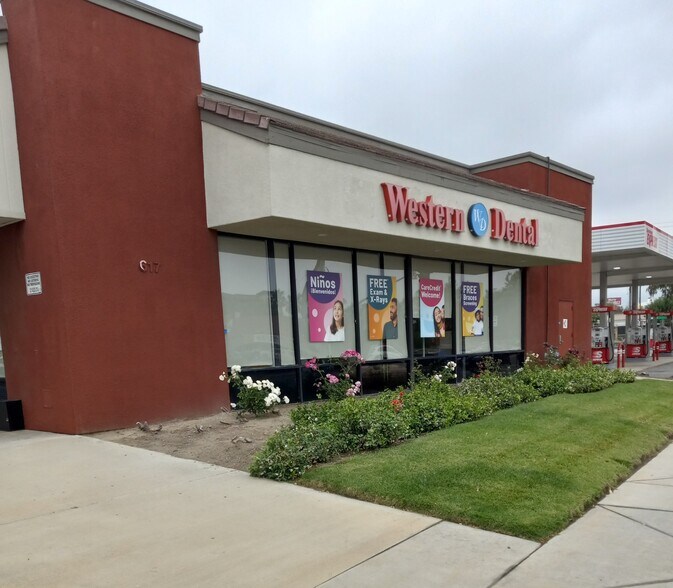 More Photos Of 623 N Main St, Corona Storefront For Lease