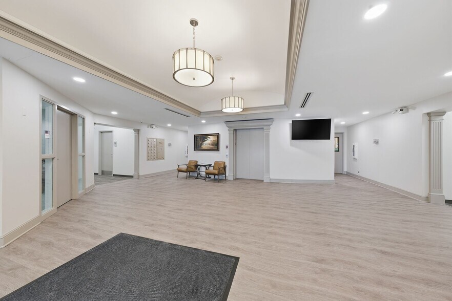 More Photos Of 150 W Half Day Rd, Buffalo Grove Medical For Lease