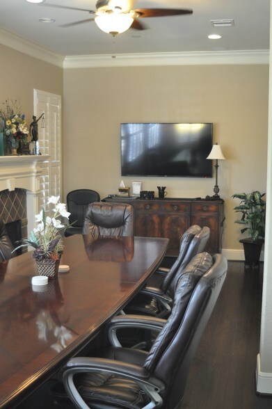 More Photos Of 7 Grogans Park Dr, Spring Loft Creative Space For Lease