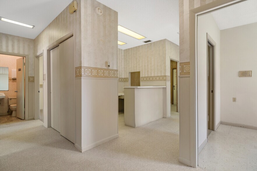 More Photos Of 300 S Line Ave, Inverness Medical For Sale