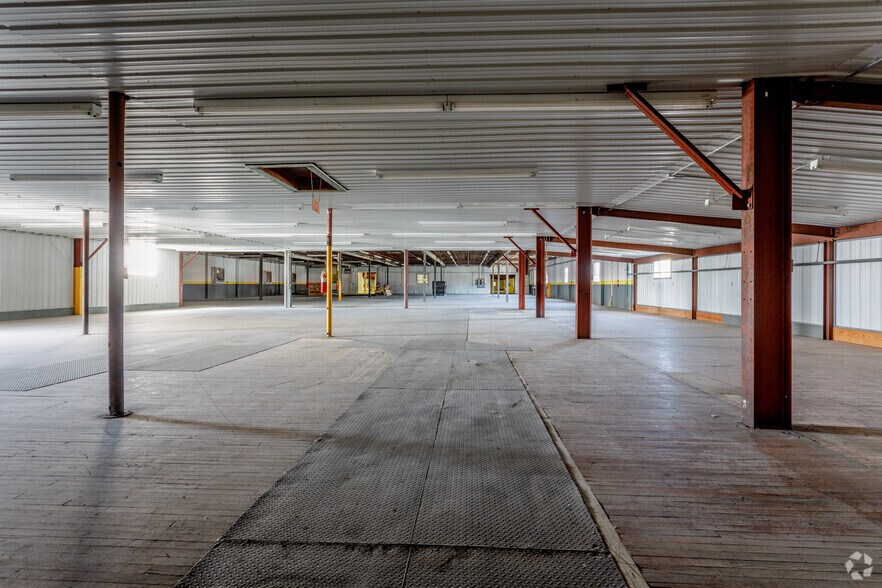 More Photos Of 512 S Main St, Carrollton Warehouse For Lease