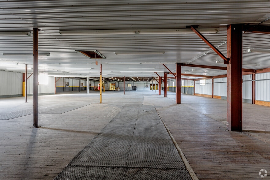 More Photos Of 512 S Main St, Carrollton Warehouse For Sale
