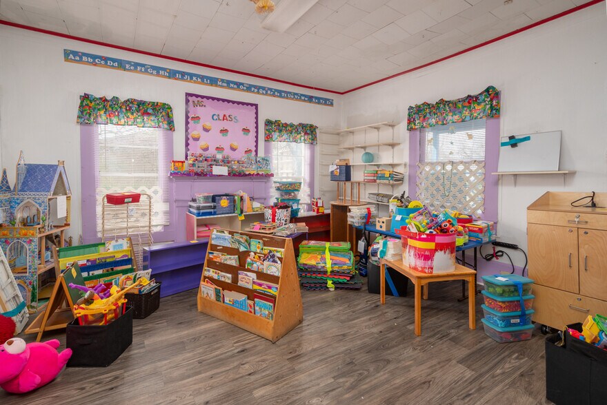 More Photos Of 128 Old West Point Rd, Starkville Daycare Center For Sale