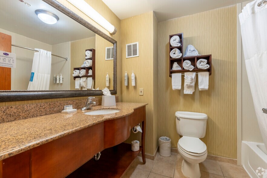 More Photos Of 2500 Coolidge Rd, East Lansing Hotel For Sale