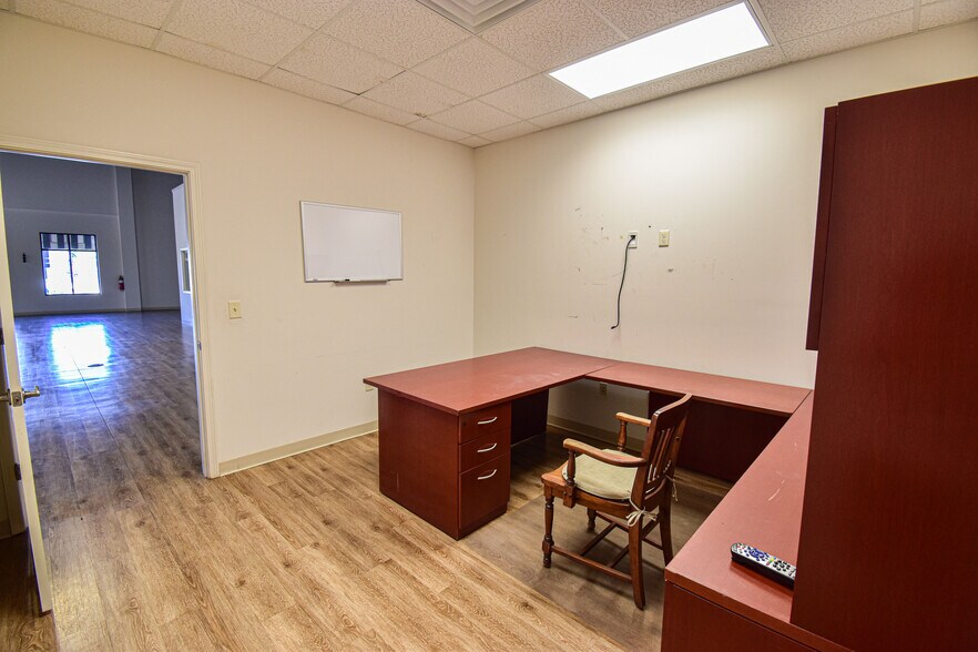 More Photos Of 1209 James I Harrison Jr Pky E, Tuscaloosa Warehouse For Sale