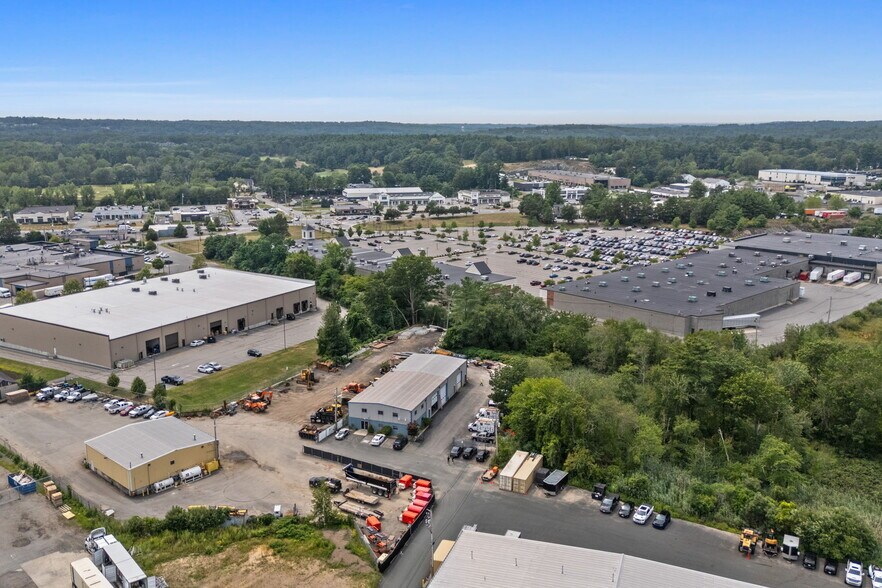 More Photos Of 26 Bixby Ave, Middleton Warehouse For Lease